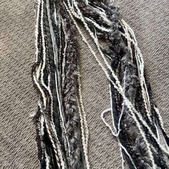 Scarf Multi Colored Grey's and Whites Yarn Scarf - Picture 2 of 9